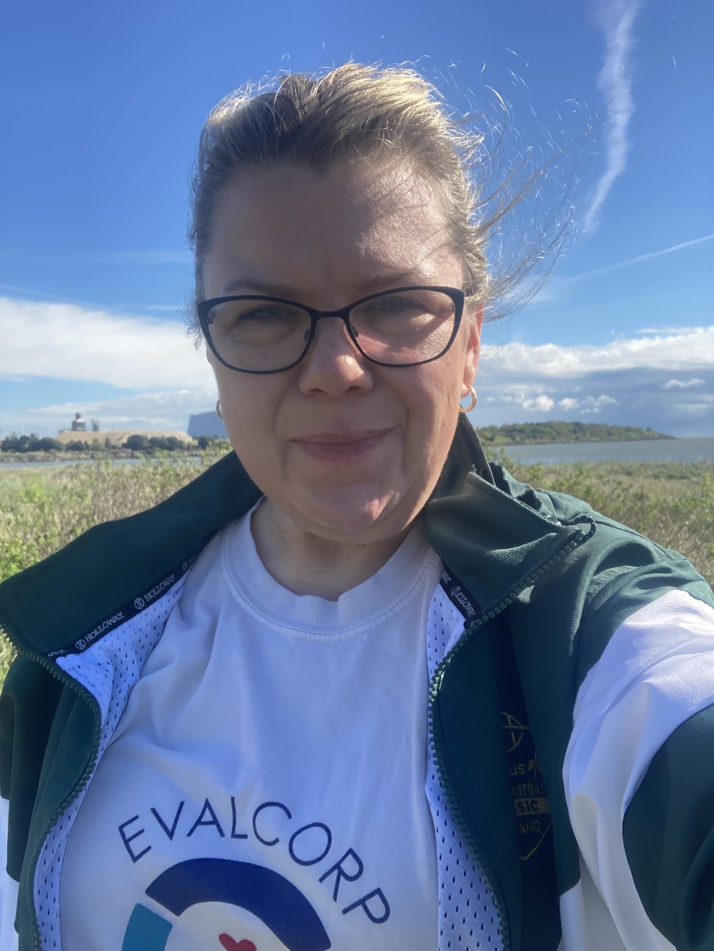 Photo of team member Shannon volunteering at beach clean-up